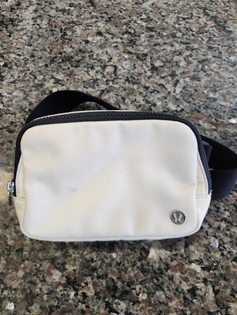 Lululemon Everywhere Belt Bag